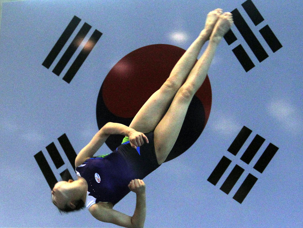 九游体育在线登录-高难度动作频现！体操选手飞身翻转，惊艳全场的简单介绍