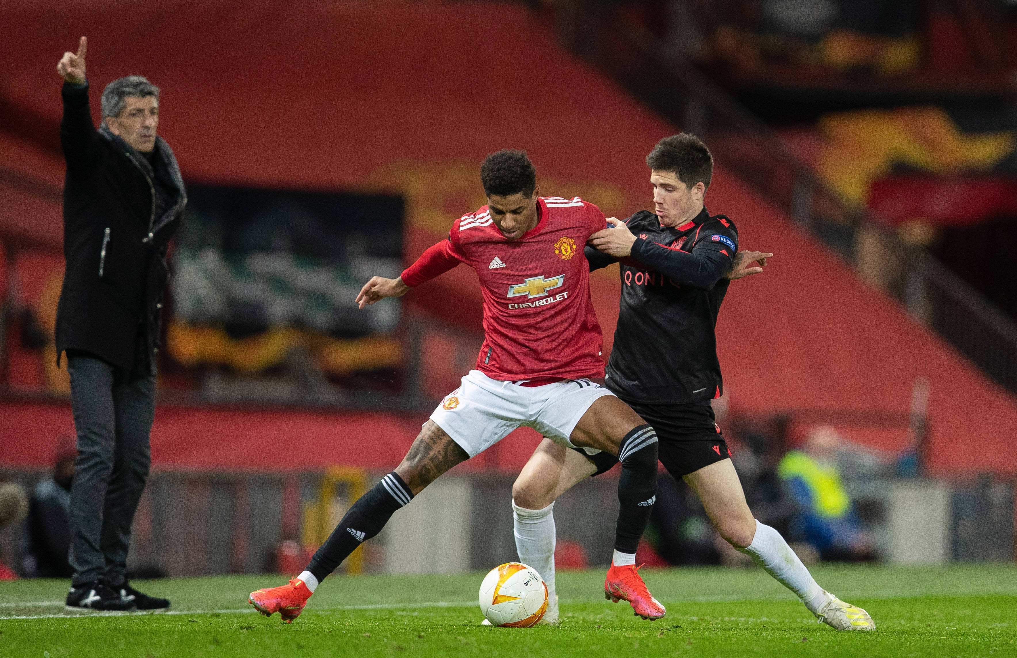 九游体育app下载-曼联新援成绩出色，球队士气高涨