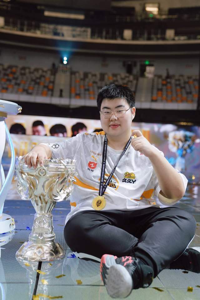 九游体育入口-包含木狼队前锋暗训状态提升对手眼红的词条