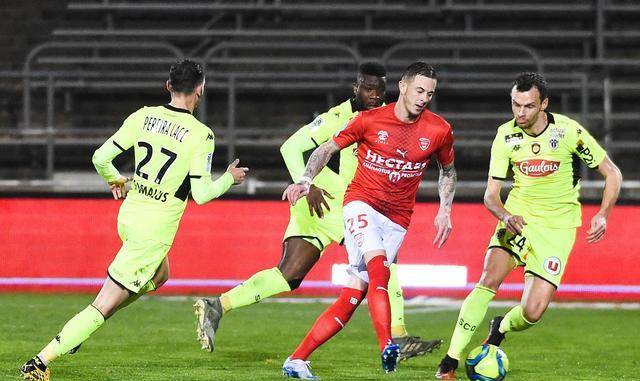 包含木狼队前锋暗训状态提升对手眼红的词条