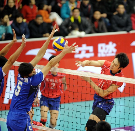 布拉格斯拉维亚冷眼观战,主场势不可挡 布拉格斯拉维亚冷眼观战,主场势不可挡