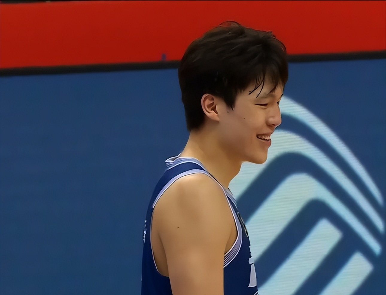 九游体育登录-沙尔克04队员火力全开，主场豪取三分