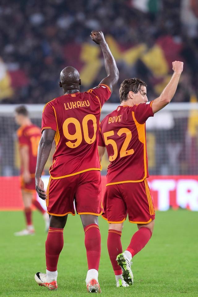 九游体育官方登录入口-里昂队前锋状态回勇，连续轰入进球的简单介绍