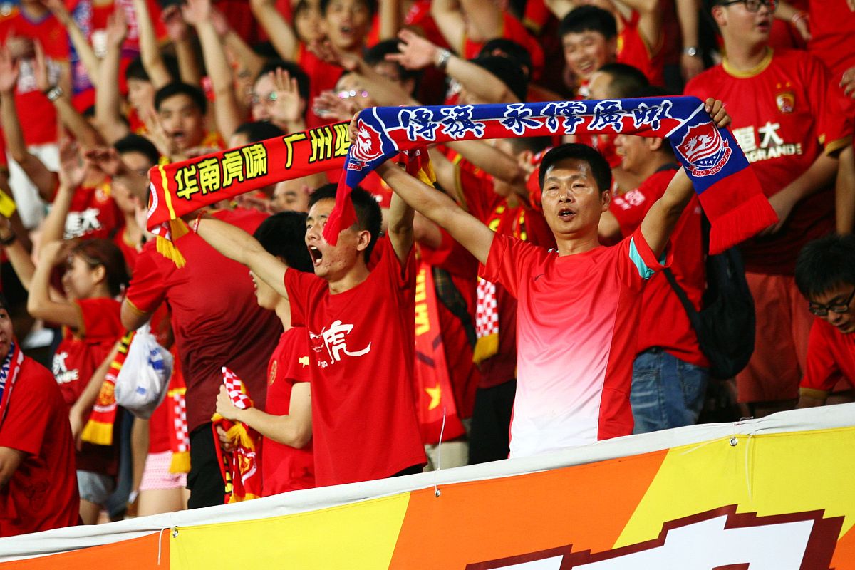 香港队在比赛中力克对手,夺得关键胜利 香港队在比赛中力克对手,夺得关键胜利