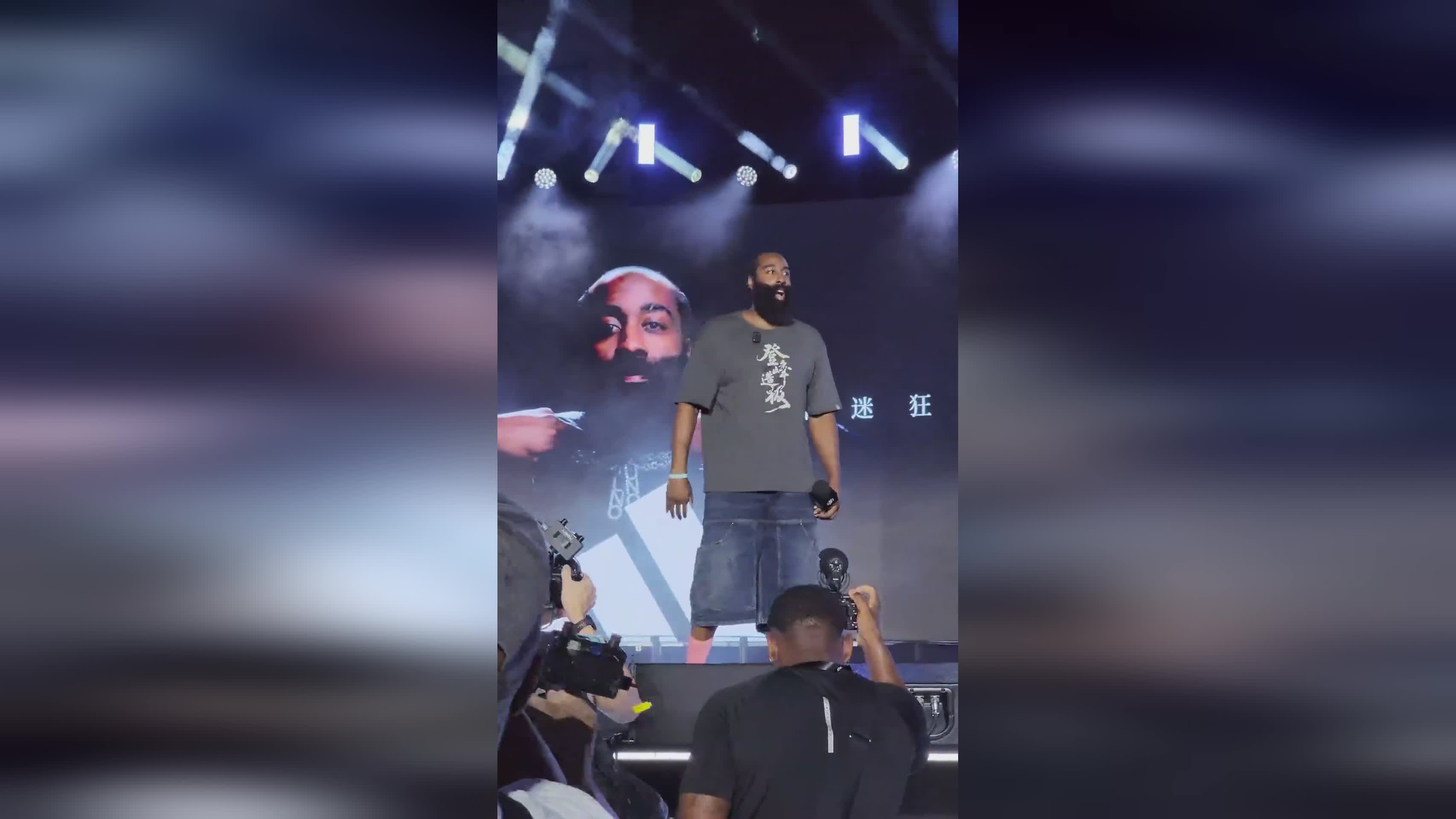 九游体育官方入口-哈登和勒布朗一同参加慈善篮球比赛