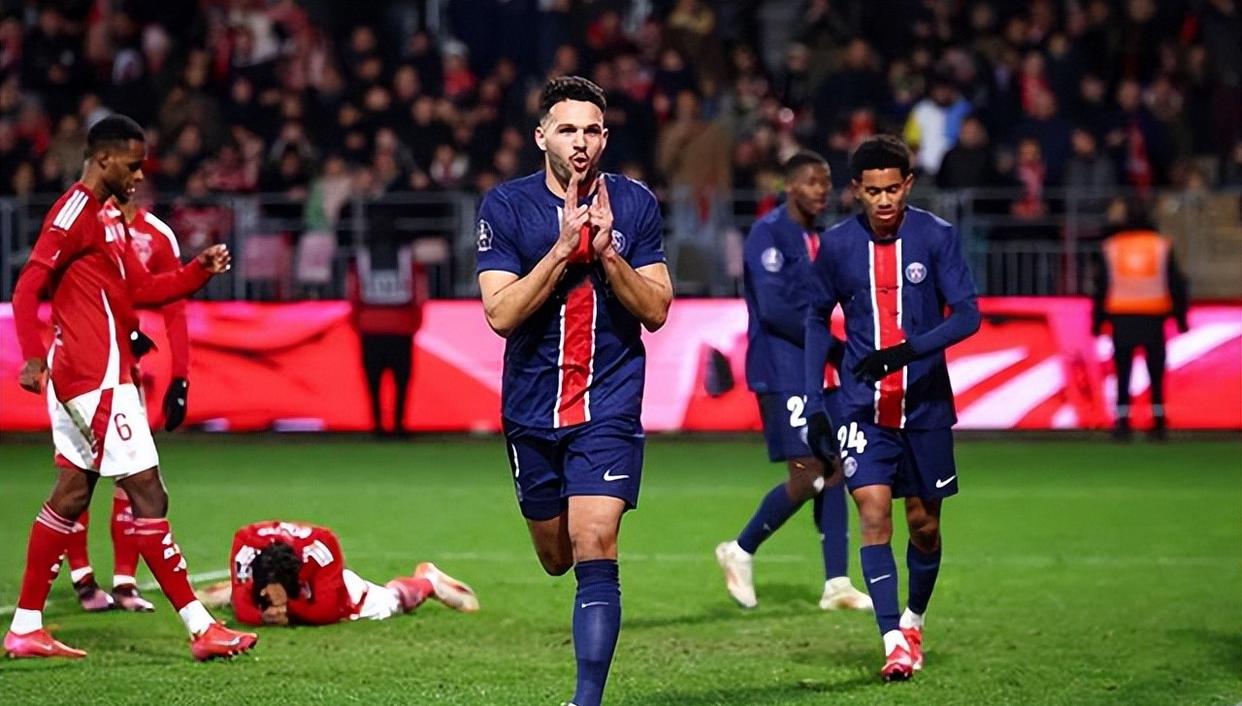 包含巴黎圣日耳曼大胜摩纳哥，稳固法甲榜首地位的词条