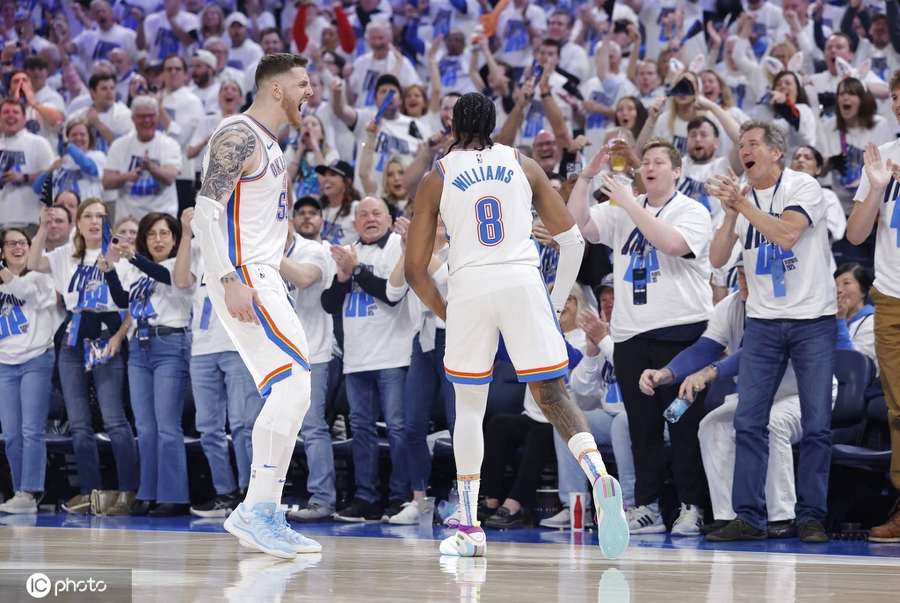 包含雷霆横扫灰熊，豪取四连胜的词条