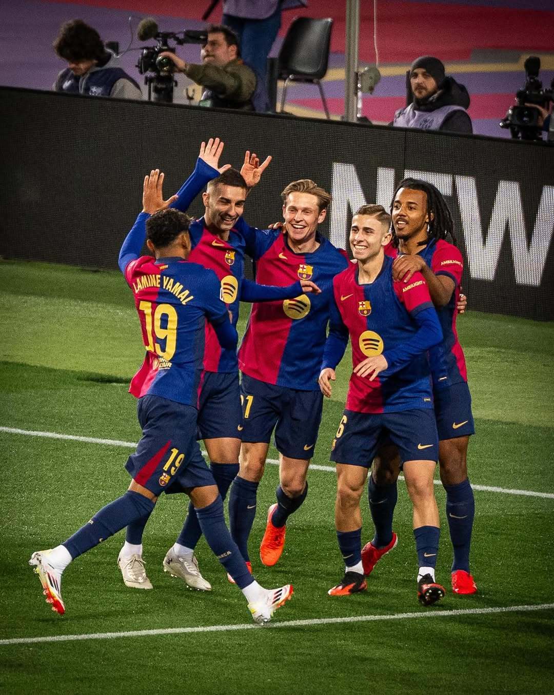 足球俱乐部遭遇财政危机,或需削减阵容 足球俱乐部遭遇财政危机,或需削减阵容