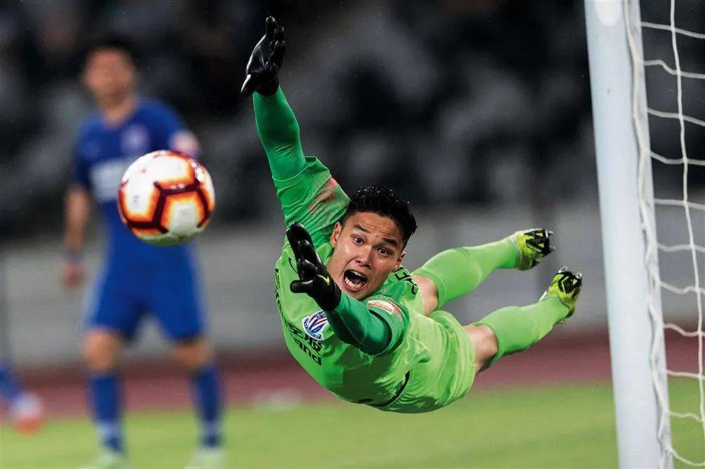 赛场硝烟：足球赛事中的扣人心弦故事的简单介绍